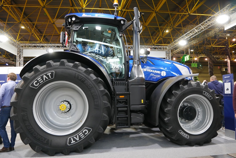 Gespot op Interpom: T7.340 Heavy Duty op CEAT Tourqemax sloffen