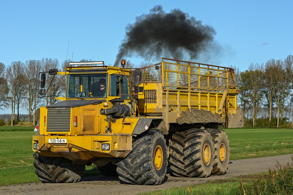 Volvo A30C van Zeeuwse loonwerker is unieke verschijning